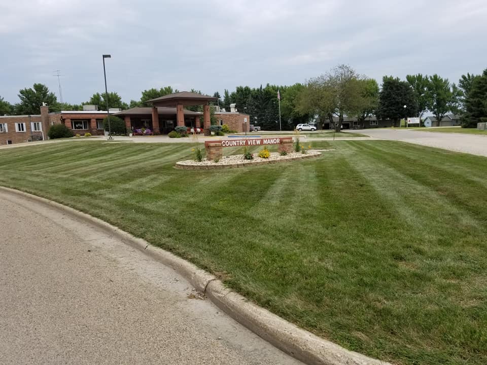 Beautiful lawn care, lawn mowing in Sibley IA